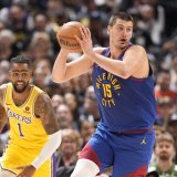 Nikola Jokic irrésistible lors des trois coups de la NBA. KEYSTONE/AP/David Zalubowski